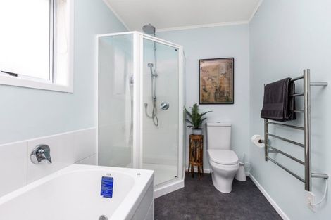 Photo of property in 9 Helen Place, Raglan, 3225