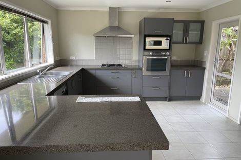 Photo of property in 4 Ravine Lane, Oteha, Auckland, 0632