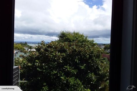 Photo of property in 2/69 Lake Road, Devonport, Auckland, 0624