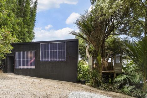 Photo of property in 218 Massey Road, Waipu, 0582