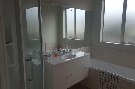 Photo of property in 10 Piper Place, Goodwood Heights, Auckland, 2105