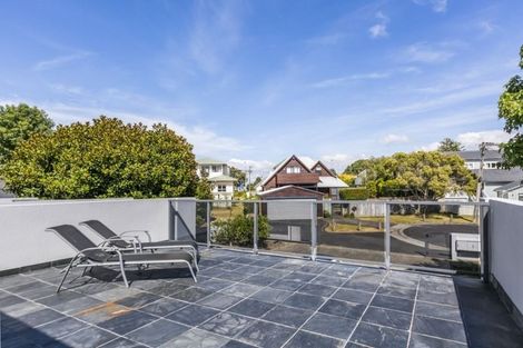 Photo of property in 1/1 Richmond Avenue, Northcote Point, Auckland, 0627