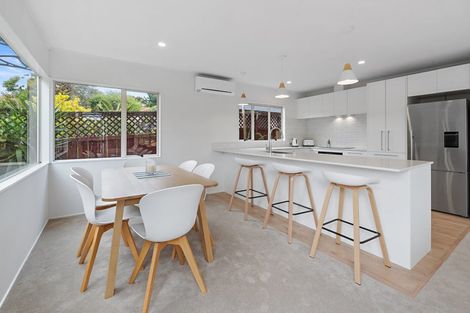 Photo of property in 2/893 Beach Road, Waiake, Auckland, 0630