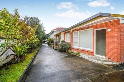 Photo of property in 2/29 Dudley Road, Mission Bay, Auckland, 1071
