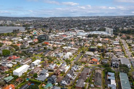 Photo of property in 3/15 Saltburn Road, Milford, Auckland, 0620