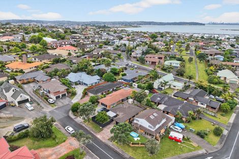 Photo of property in 2/19 Sailfish Drive, West Harbour, Auckland, 0618