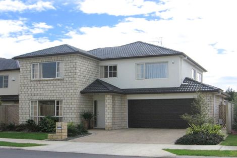 Photo of property in 14 Bridgefield Crescent, Flat Bush, Auckland, 2016