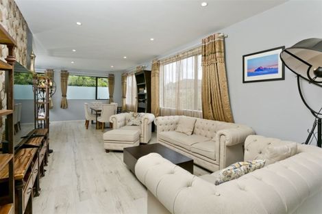 Photo of property in 11a Ludlow Terrace, Totara Vale, Auckland, 0627