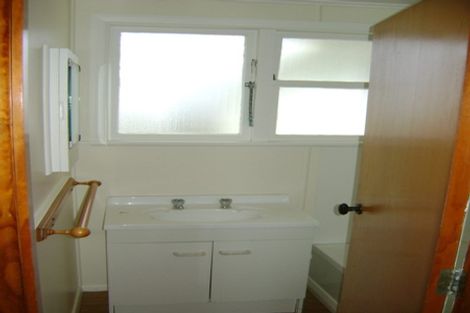 Photo of property in 73 Greenslade Crescent, Northcote, Auckland, 0627