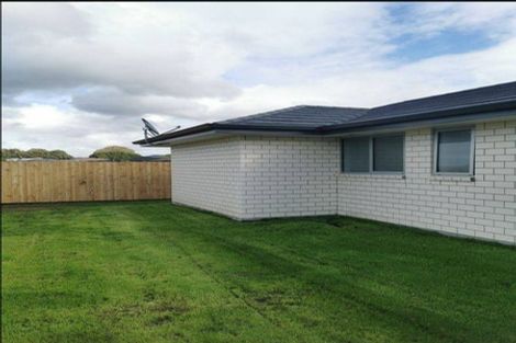 Photo of property in 23 Saint Michael Crescent, One Tree Point, 0118