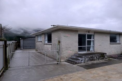 Photo of property in 2/306 Wellington Road, Wainuiomata, Lower Hutt, 5014