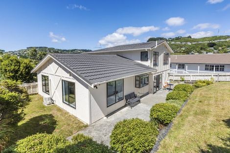 Photo of property in 11 Thatcher Crescent, Crofton Downs, Wellington, 6035