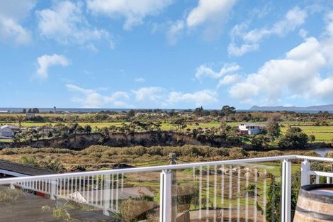 Photo of property in 16 Seaview Road, Ruakaka, 0116