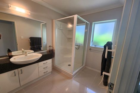 Photo of property in 52 Mccahill Views, Botany Downs, Auckland, 2010