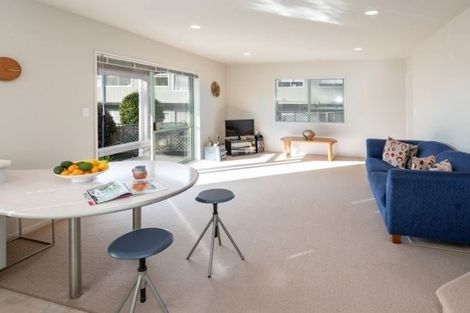 Photo of property in 2/30 Uxbridge Road, Mellons Bay, Auckland, 2014