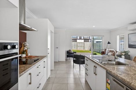 Photo of property in 28 Sabre Street, Papamoa Beach, Papamoa, 3118