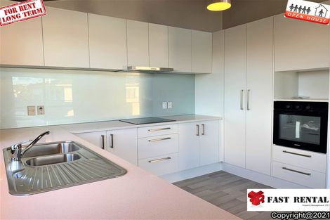 Photo of property in 18 Sumich Place, West Harbour, Auckland, 0618