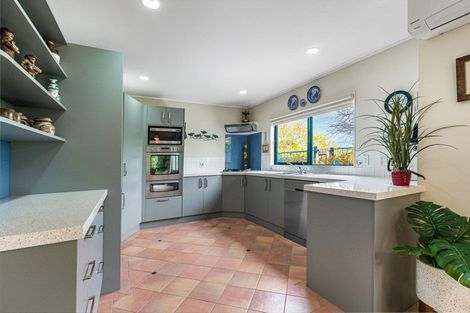 Photo of property in 1/2 Valley Road, Northcote, Auckland, 0626