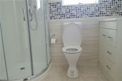 Photo of property in 9 Norval Road, Henderson, Auckland, 0610