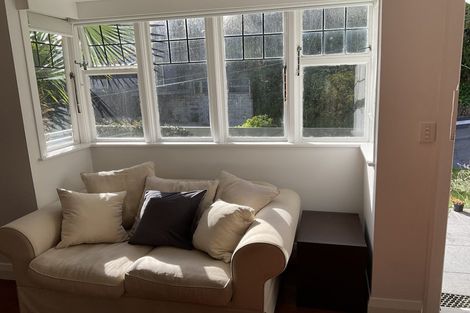 Photo of property in 2b Wilkinson Street, Oriental Bay, Wellington, 6011