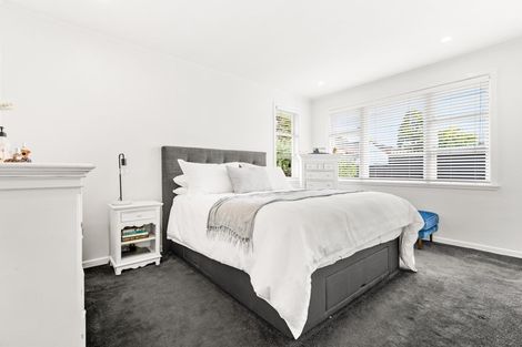 Photo of property in 1 Allington Road, Massey, Auckland, 0614