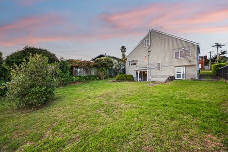 Photo of property in 20 Peter Terrace, Castor Bay, Auckland, 0620