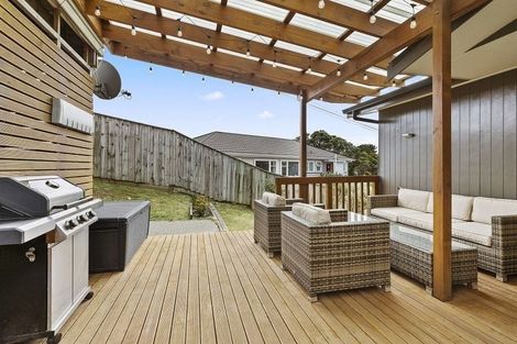 Photo of property in 55 Glanmire Road, Newlands, Wellington, 6037