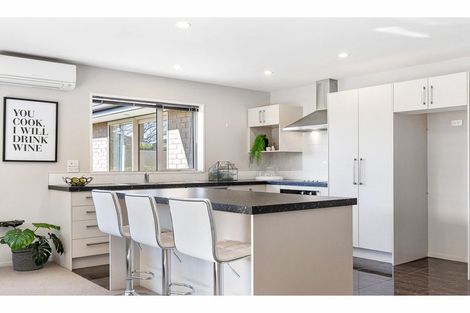 Photo of property in 10 Oakdene Place, Halswell, Christchurch, 8025