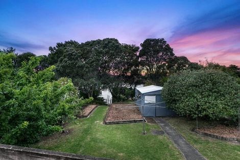 Photo of property in 37 Beaubank Road, Kelston, Auckland, 0602