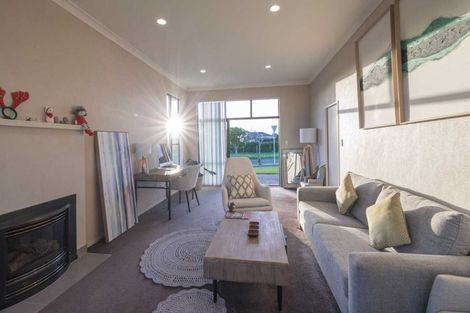 Photo of property in 53 Turnberry Drive, Wattle Downs, Auckland, 2103