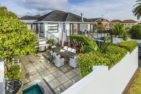 Photo of property in 2/2 Cecil Road, Milford, Auckland, 0620
