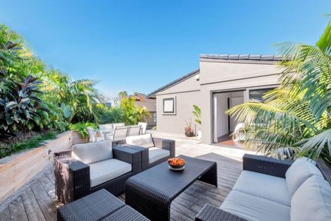 Photo of property in 1/8 Commodore Parry Road, Castor Bay, Auckland, 0620