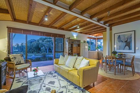 Photo of property in 106 Paetawa Road, Peka Peka, Waikanae, 5391