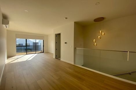 Photo of property in 2 Puihi Crescent, Massey, 0614