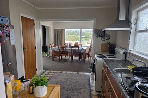 Photo of property in 3 Merritt Way, Newlands, Wellington, 6037