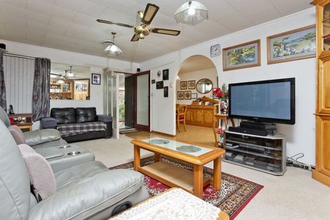 Photo of property in 8 Embassy Place, Glenfield, Auckland, 0629