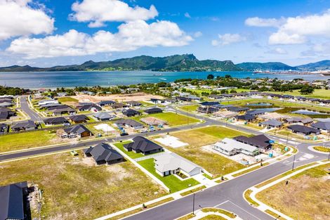 Photo of property in 104 Kaurinui Crescent, One Tree Point, 0118