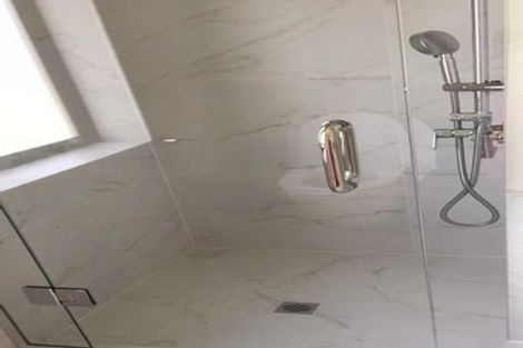 Photo of property in 10 Lilac Lane, Oteha, Auckland, 0632