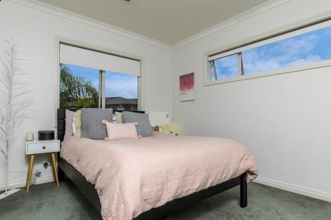 Photo of property in 2 Oscar Road, Greenhithe, Auckland, 0632