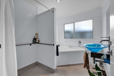 Photo of property in 122 Clawton Street, Westown, New Plymouth, 4310