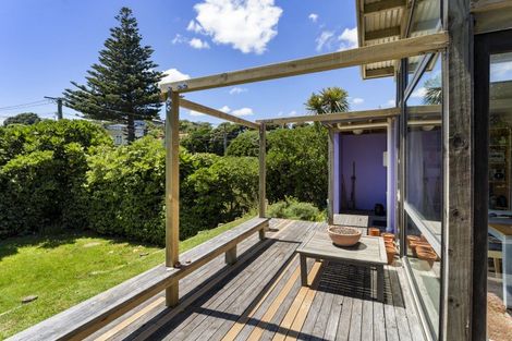 Photo of property in 4 Tangahoe Street, Paekakariki, 5034
