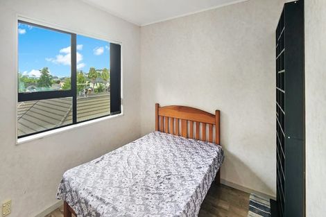Photo of property in 50 De Havilland Drive, Goodwood Heights, Auckland, 2105