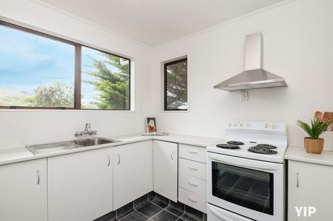 Photo of property in 27a Fernhaven Grove, Newlands, Wellington, 6037