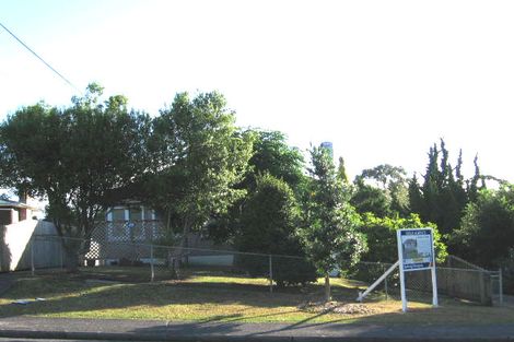 Photo of property in 1/5 Sunnyside Road, Sunnyvale, Auckland, 0612