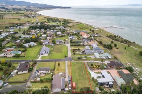 Photo of property in 16 Mylindas Road, Whakatiwai, Miranda, 2473