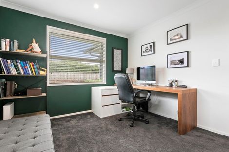 Photo of property in 34 Hiria Crescent, Papamoa Beach, Papamoa, 3118