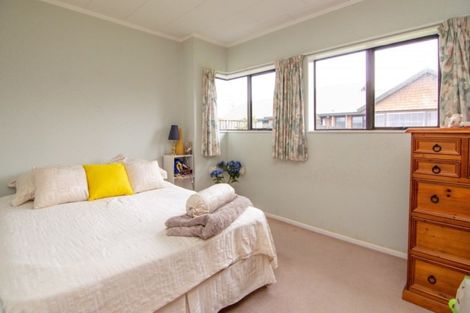 Photo of property in 15 Hanmer Place, Highbury, Palmerston North, 4412