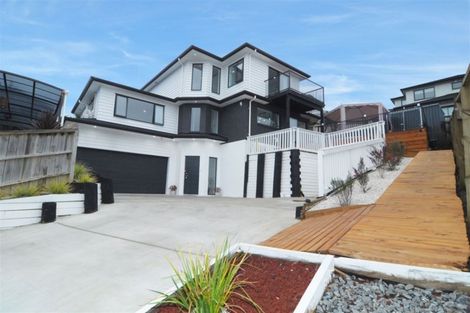 Photo of property in 14 San Casello Rise, Henderson, Auckland, 0612