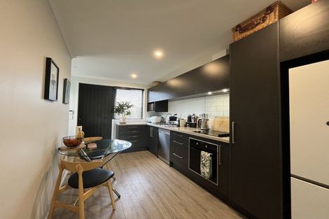 Photo of property in 10 Discovery Place, Marfell, New Plymouth, 4310