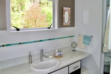 Photo of property in 105 Cable Bay Block Road, Cable Bay, 0420